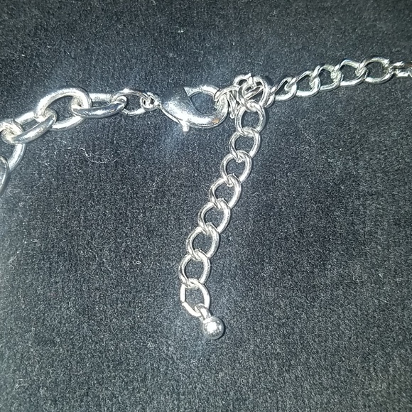 Brand new necklace with no tag - Picture 3 of 6